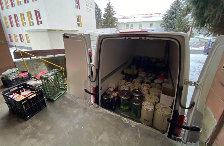 Auta rozváží obědy už od sedmi hodin ráno